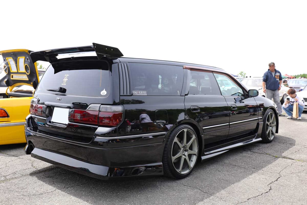 日産R34「スカイラインGT-R」顔の「ステージア」!? 純正より安く手に