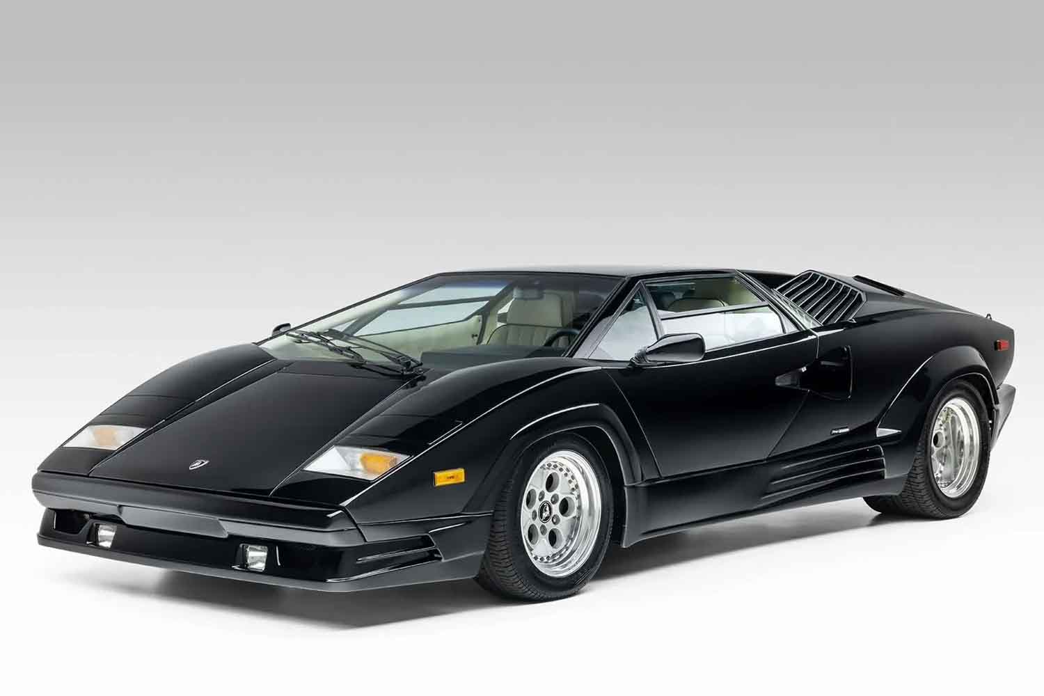 カウンタック25周年記念車がオークションでは最低落札額に未到達