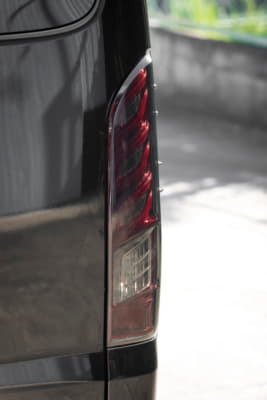 煽り運転を防ぐ！ ダズフェローズの「レーザー照射機能付き