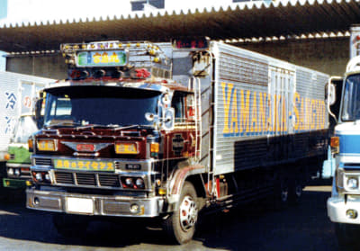 トラック野郎の憧れだった「動くアート」！ 昭和を駆け抜けた伝説の