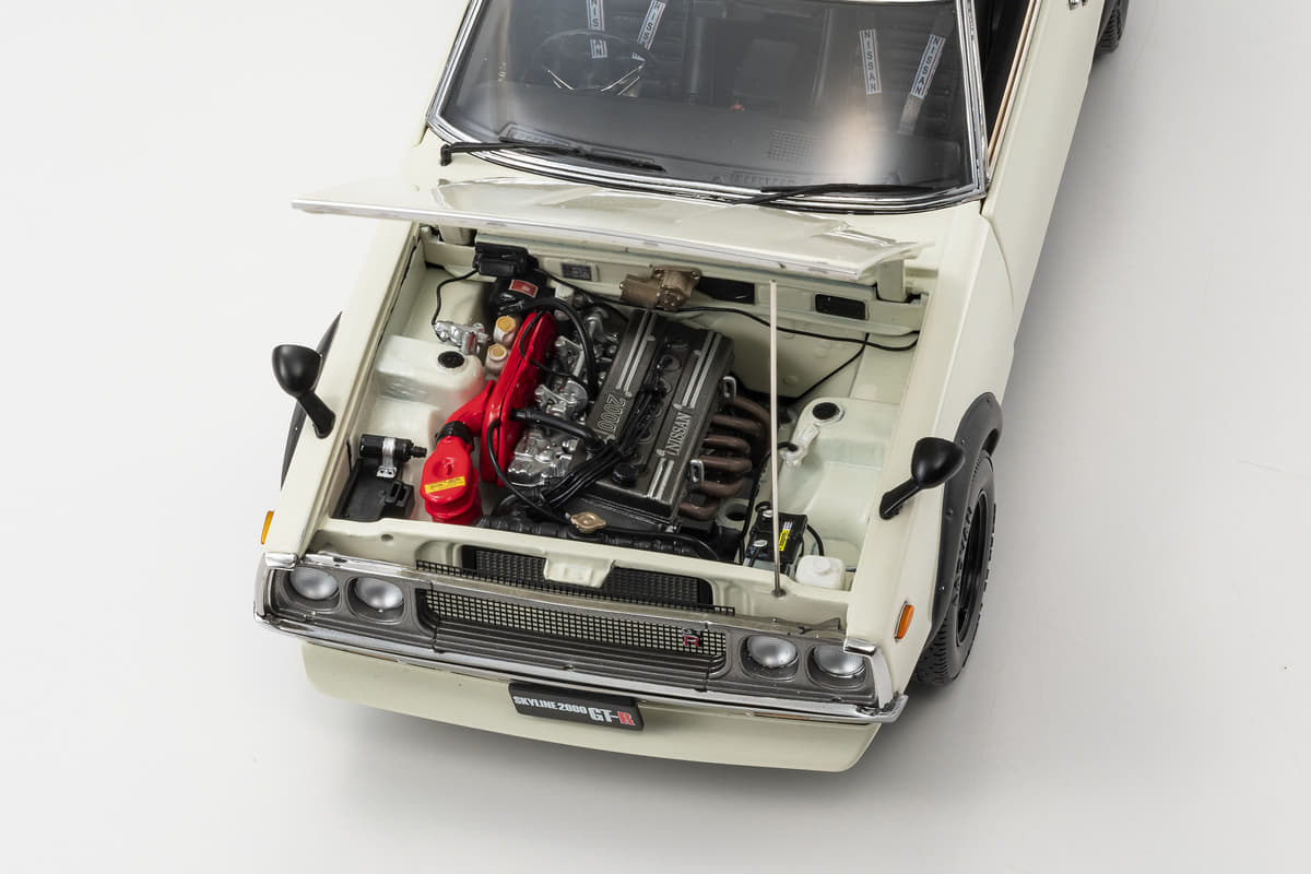 12年振りのバージョンアップ！ 京商から1/18スケールの日産