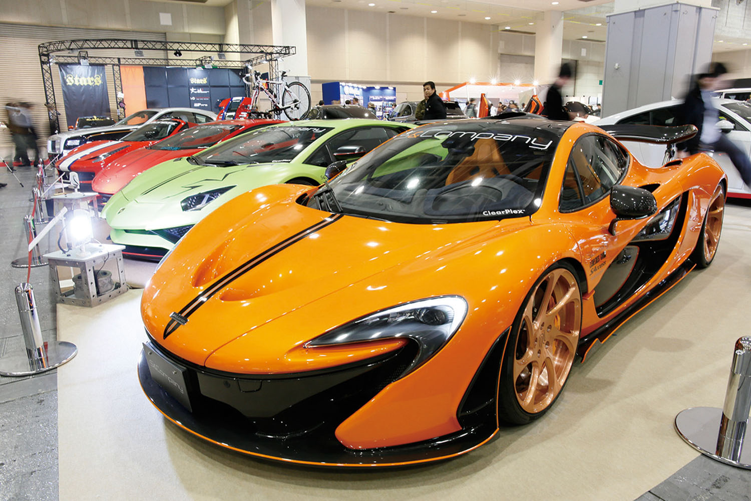 全身に彫りの入った金ピカ日産「R35 GT-R」がグランプリ！ スーパー