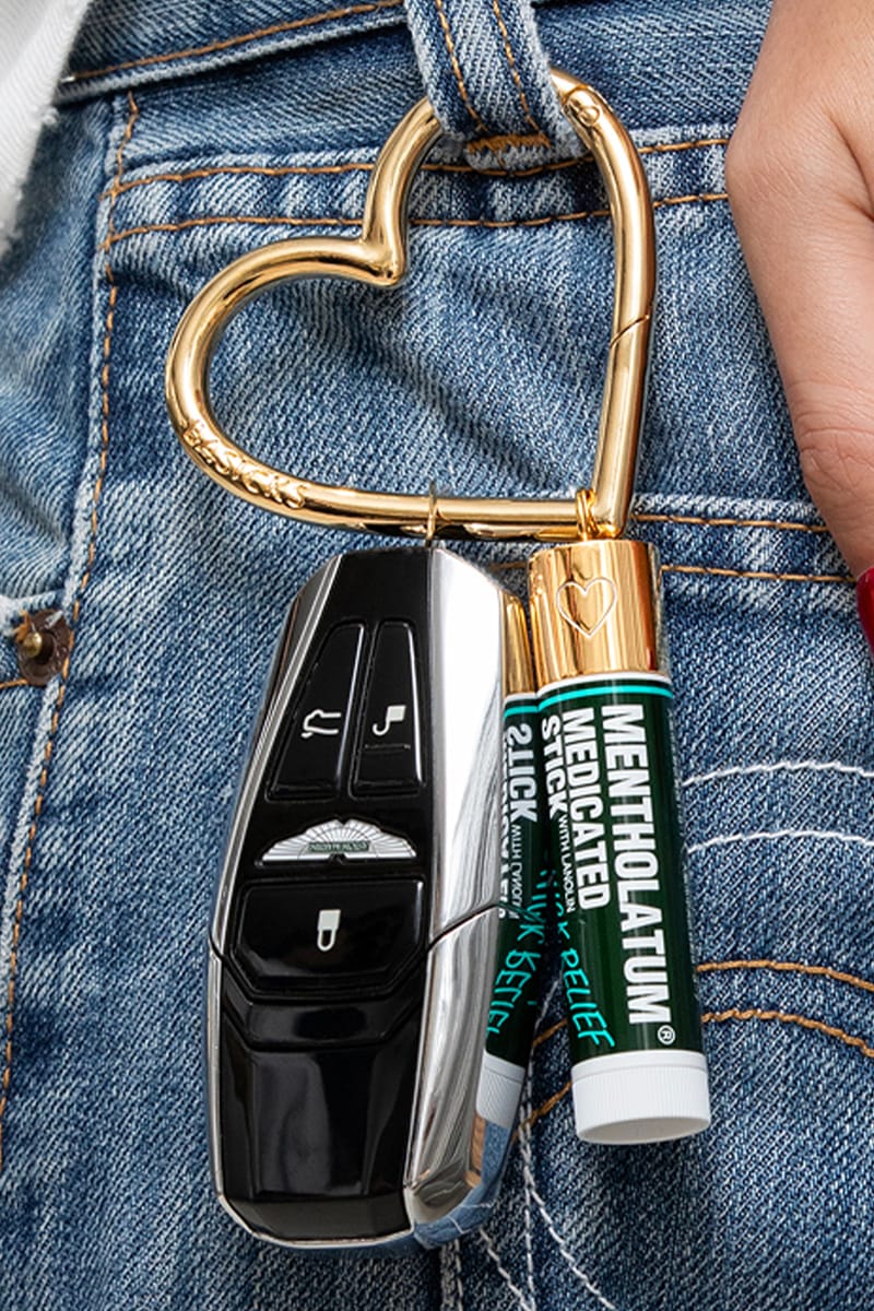 ビジュードエム x ベイシックスのリップクリームキャップが登場