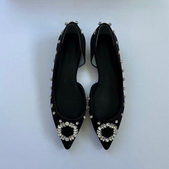 ぺたんこ靴でも特別感！360度きれいなビジューパンプス | Marisol