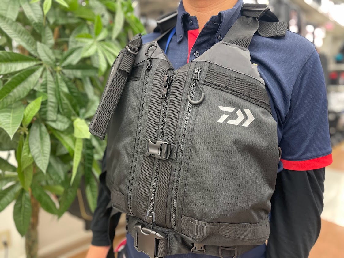 オススメ】ダイワ「DF-4023 タクティカルロックショアベスト」 | 釣具