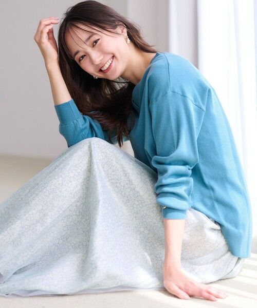 セール】 【ウールブレンドシリーズ】フロント切替Vネック ニット