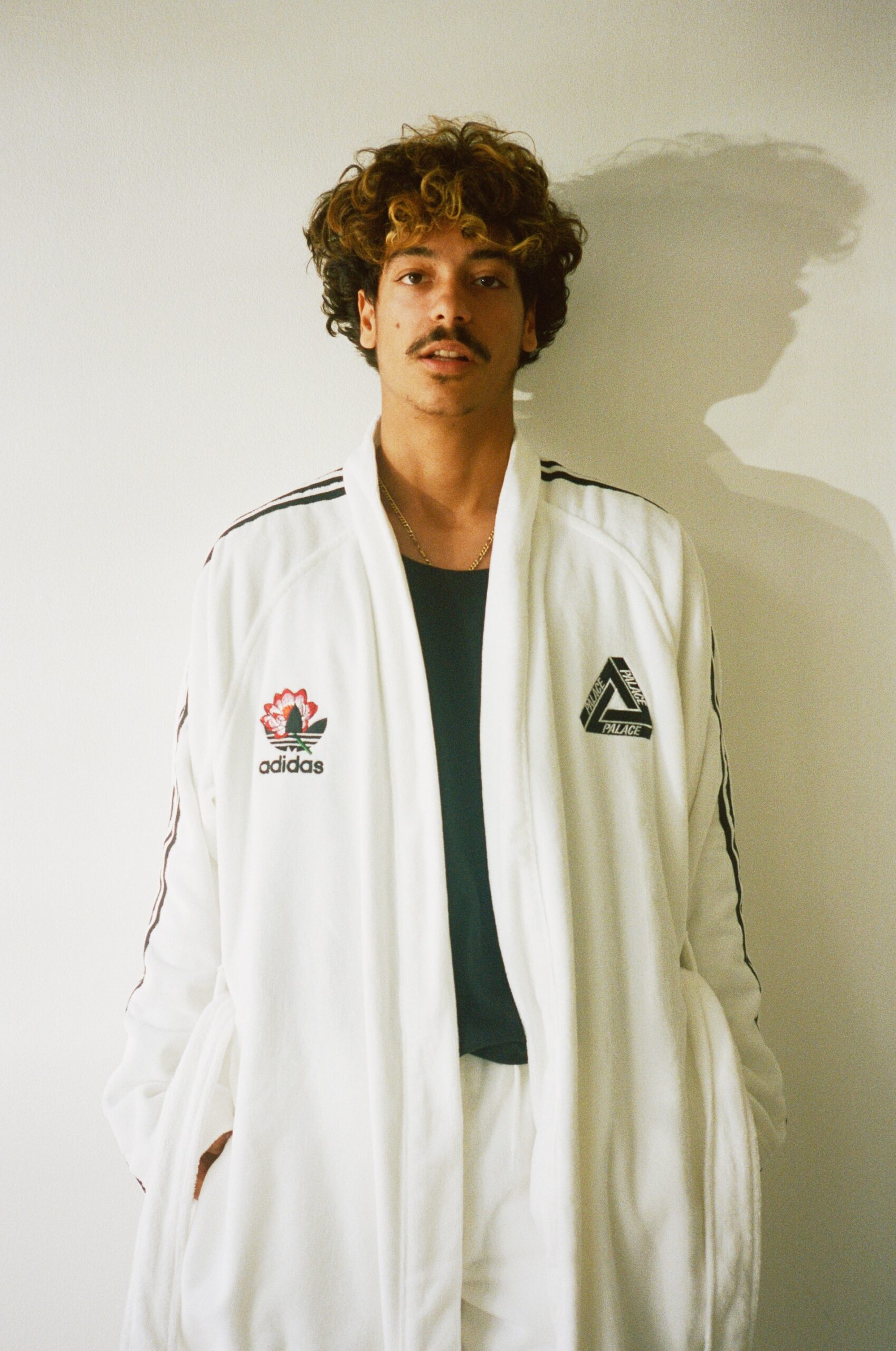 アディダス」×「パレス」 ウェルネスをテーマにしたコラボアイテムを