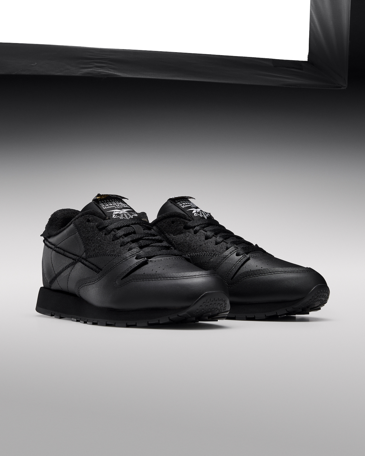 メゾン マルジェラ」×「リーボック」の最新コラボスニーカー - TOKION