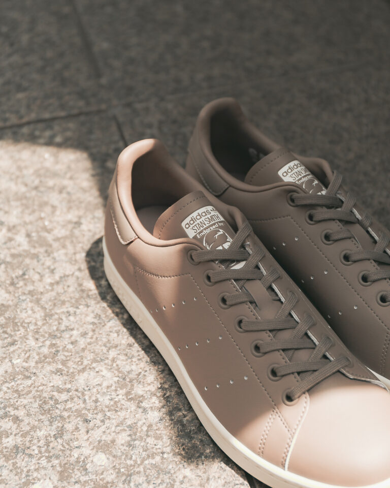 アディダス」がナイジェルグラフとコラボした“スタンスミス”発売 - TOKION