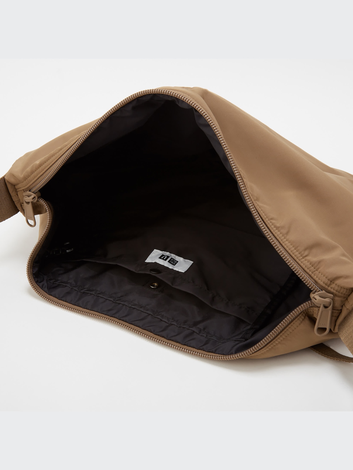 ユニクロ公式 | パデッドショルダーバッグ