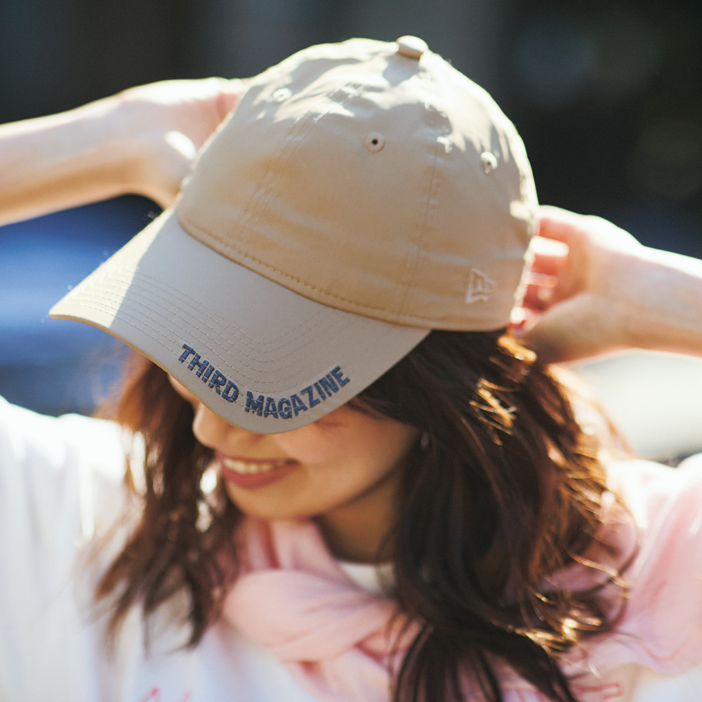 ロゴ”がさりげない『大人のキャップ』でオシャレ鮮度アップ！ | VERY