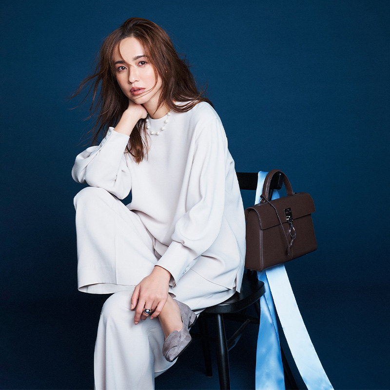 セオリーリュクス】のセットアップがジャケットいらずでキレイ見え