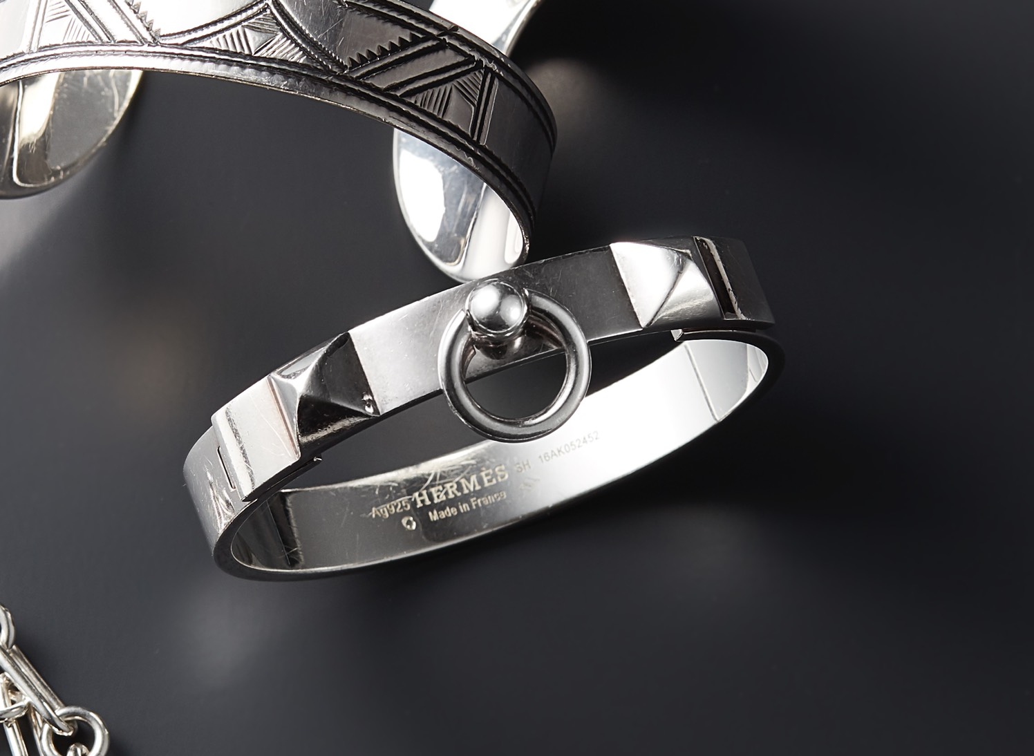 30代の「一生ものジュエリー」エルメスのシルバーブレスレット編 | VERY