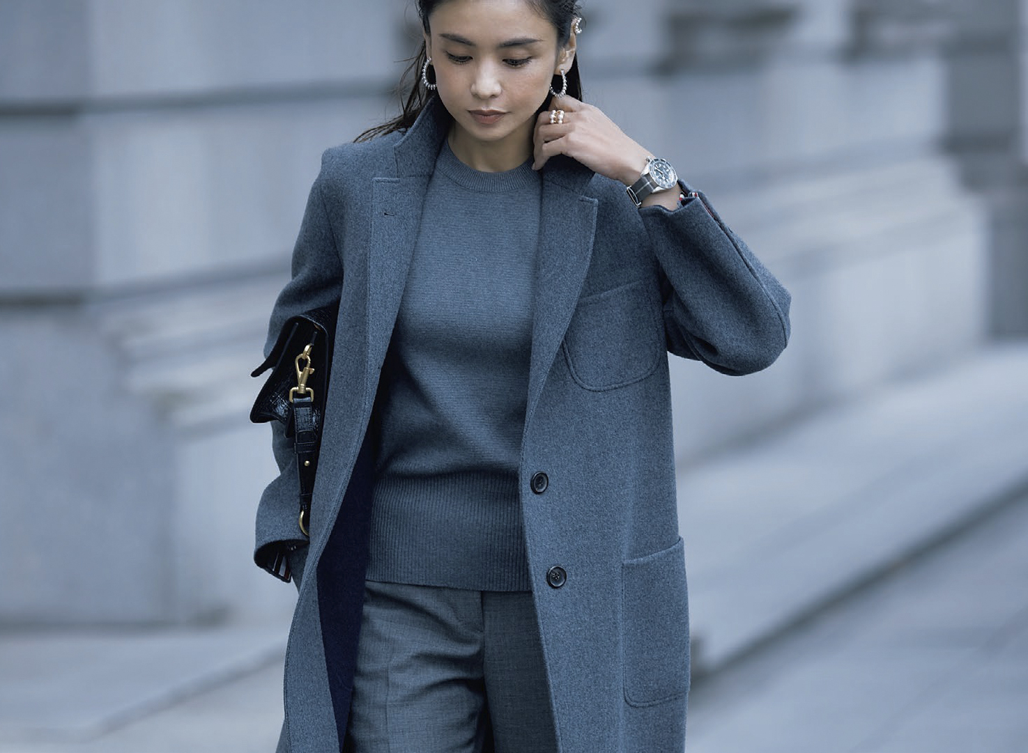 トム ブラウン×チューダー】コート×時計のメンズライクな組み合わせが