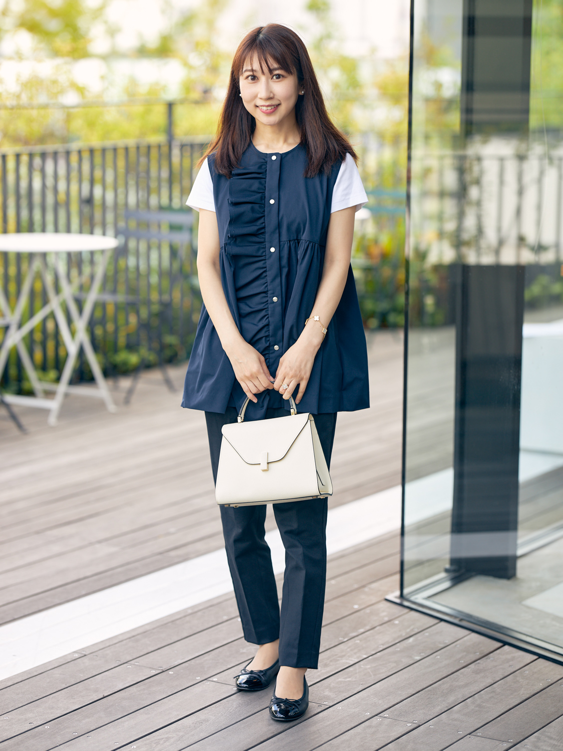 PLST】の黒パンツがママたちに人気の理由は値段だけじゃない！ | VERY