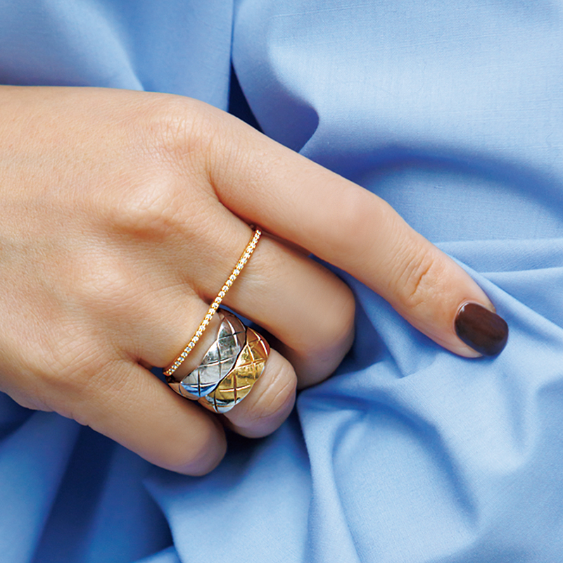 シャネル】“ココ クラッシュ”重ね付け6選！オシャレ賢者の手元コーデ