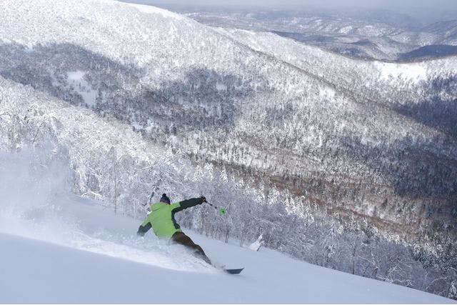 手ぶらフルパック4時間（4時間券+ウェア+小物3点+スキーセットorスノボ