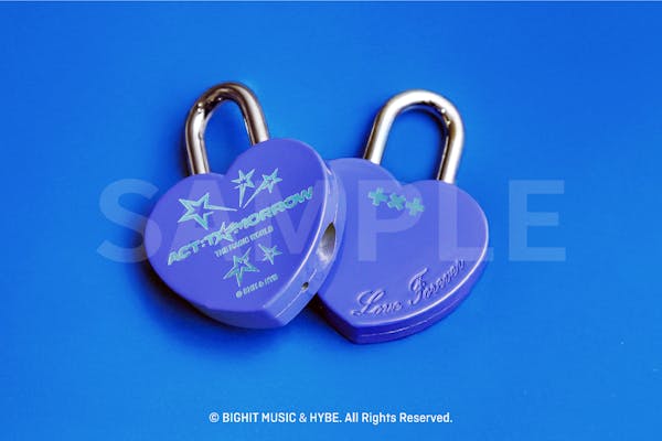 □展望台入場券＋ノベルティ＋限定デザインハートロック（※全4色中1色