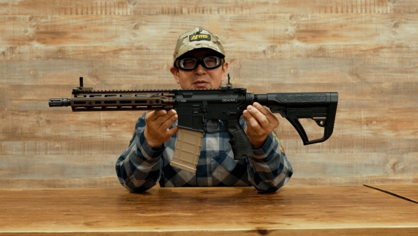 実射動画】ダニエル・ディフェンス公式ライセンスのM4がリコイル