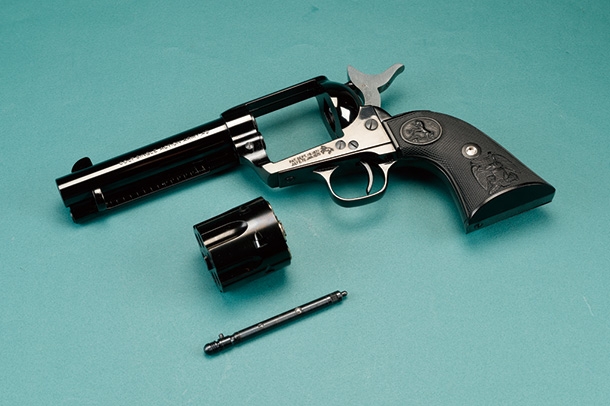 金属感あふれる光沢のブラックメッキ仕様「タナカ コルトSAA 2nd