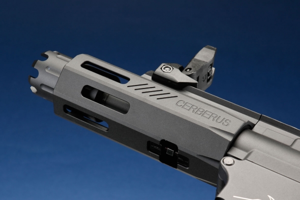 自社製カスタムパーツをフル装備「POSEIDON CERBERUS ETU搭載電動ガン