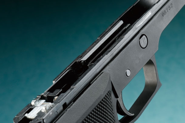 自衛隊の9mm拳銃をトイガン化した傑作「タナカ SIG P220 IC 陸上自衛隊