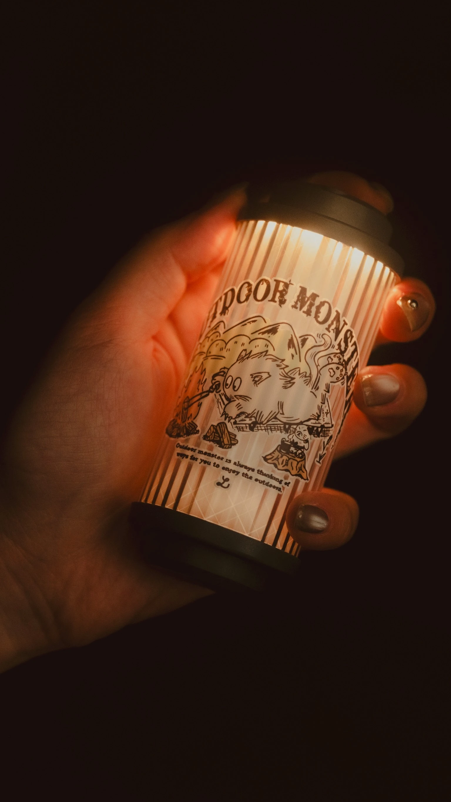 VENTLAX x OUTDOOR MONSTER 限定聯名款38燈露營小站提供風格露營小物