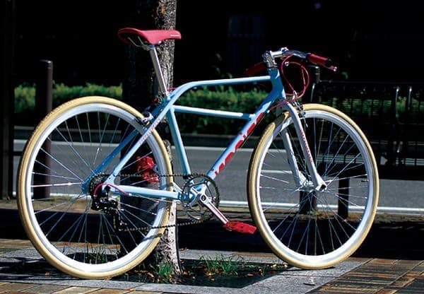 シームレスチューブフレーム」を採用したクロスバイク、ドッペル