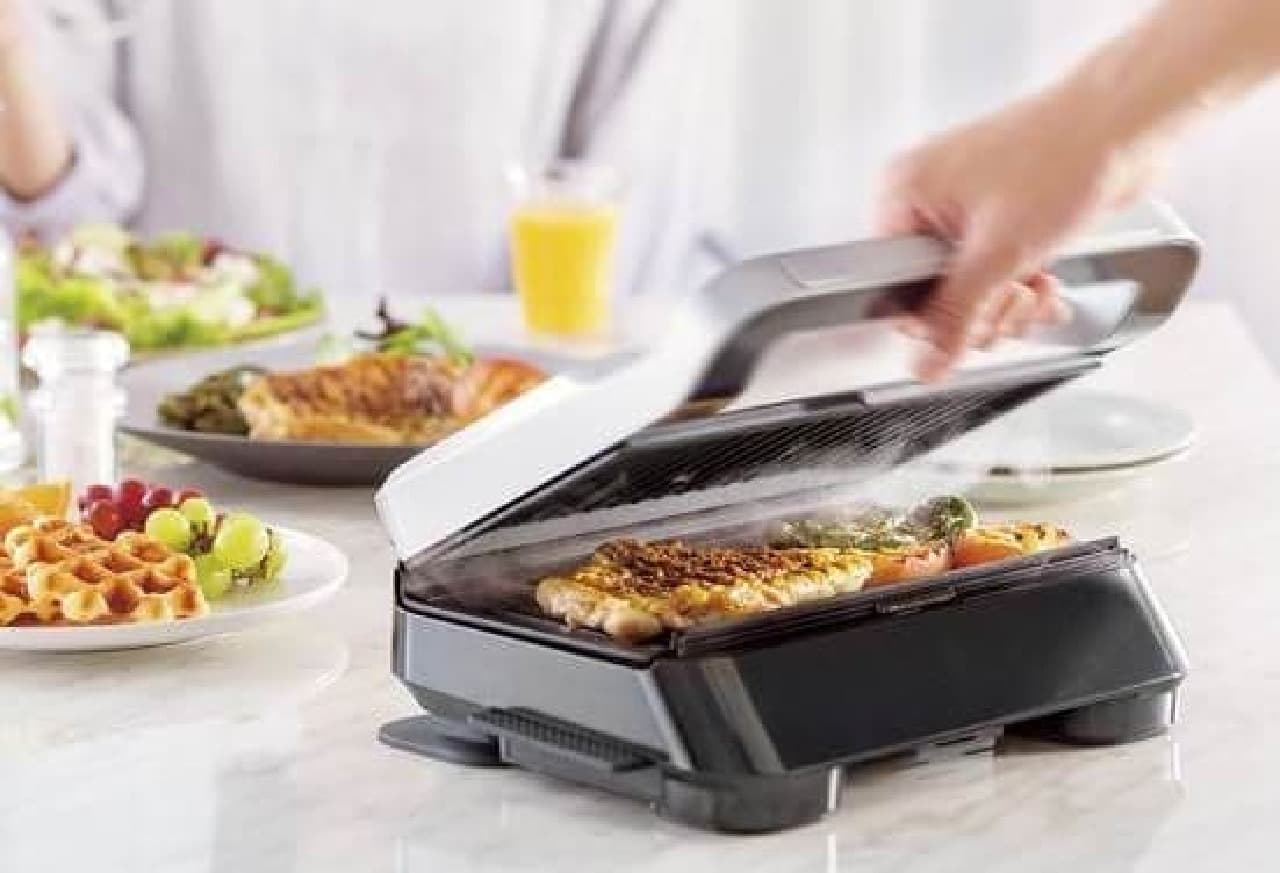 デロンギから本格的な“グリル料理”が楽しめる卓上調理家電2種--家族や