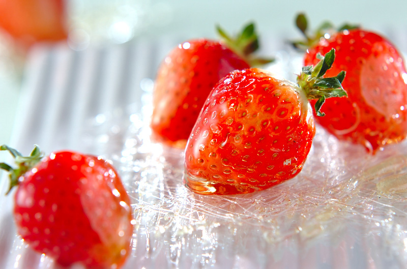 いつでも屋台の味！いちご飴レシピ・作り方 - E・レシピ