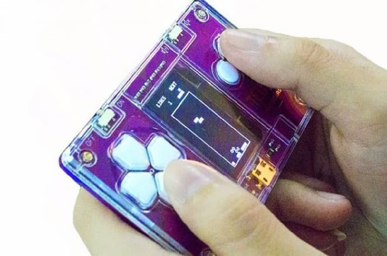 テトリスをいつも財布の中に…クレジットカードサイズの「Tetris