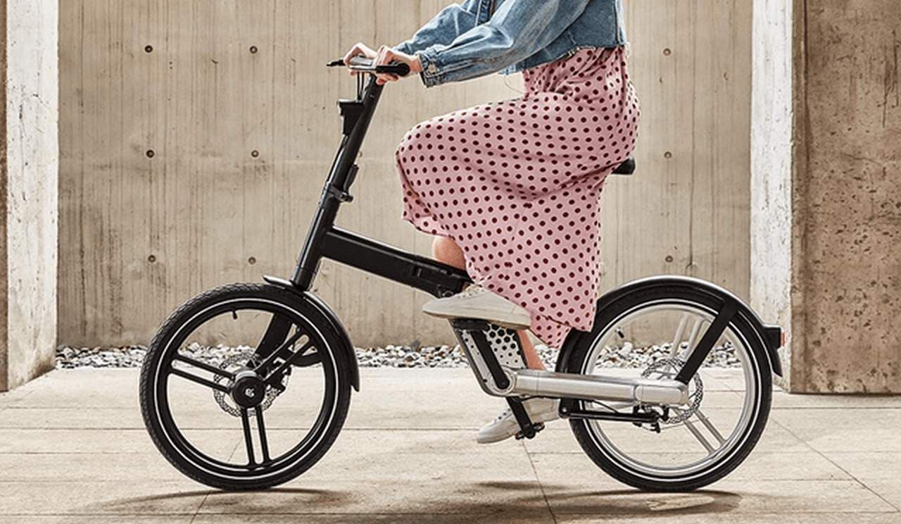 チェーンがない！電動アシスト自転車「Honbike」の「黒・黒」「赤・黒