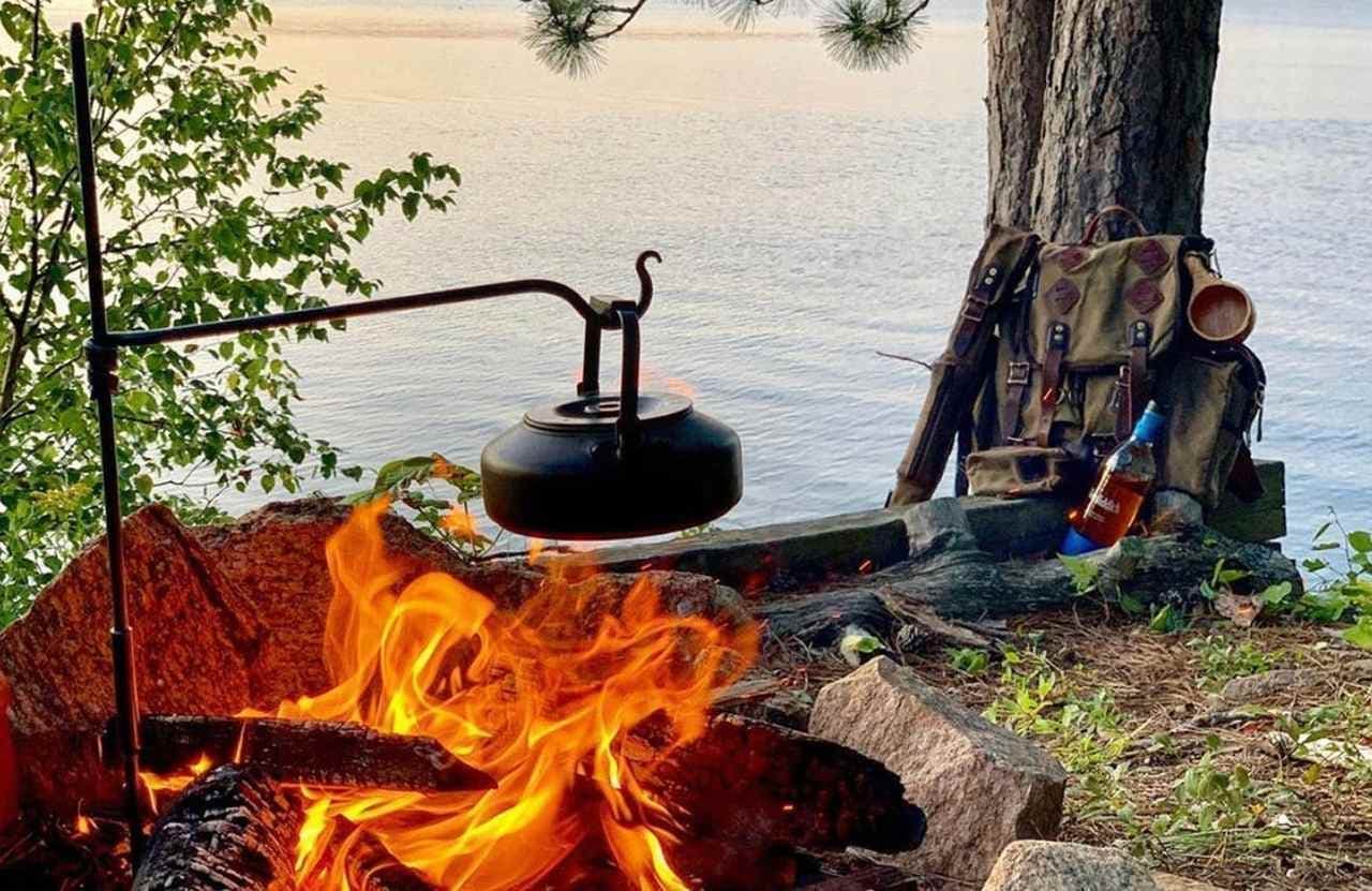 地面に差すだけ！キャンプ用焚き火調理台「Pan Mini Fire Anchor