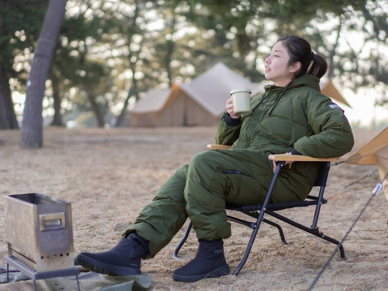 冬キャンに！人型防寒ウェア「ブクロマンX」 寒いキャンプ場のトイレ