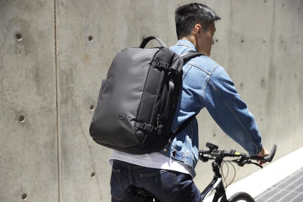 ASUS「ProArt Backpack」16型ノートパソコンを収納できる3ウェイバッグ