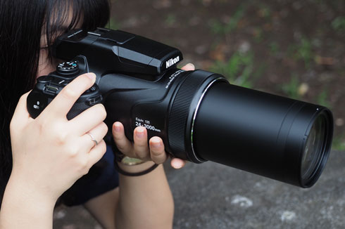 前代未聞の“巨大コンパクトカメラ” ニコン「P1000」で月を狙う（1/5