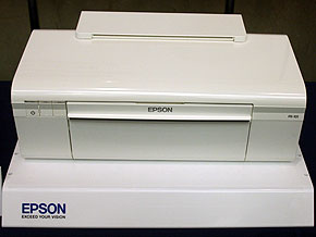 カラー毎分37枚 1万5000円のA4インクジェットプリンタ「PX-201