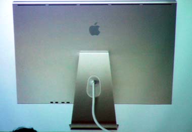 ウワサの30インチ「Apple Cinema HD Display」を見てきました