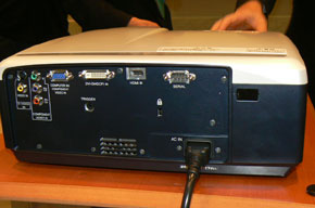 三菱、実売45万円のフルHDプロジェクター「LVP-HC5000」：これなら手が