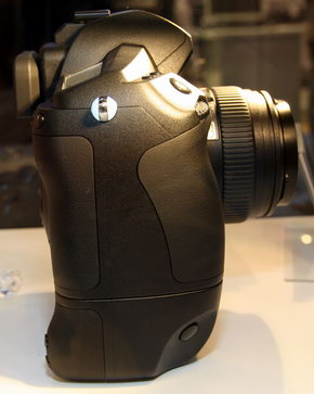 日本で売って！ とみんなで叫ぼう――オリンパス薄型デジ一眼「E-400