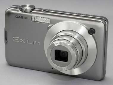 スリムボディに賢さをプラス――カシオ「EXILIM CARD EX-S10」：レビュー