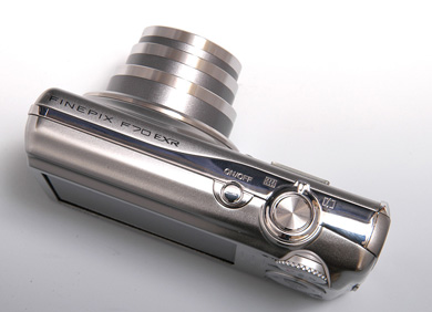 高感度でも高画質なお手頃デジカメ――「FinePix F70EXR」：レビュー（1