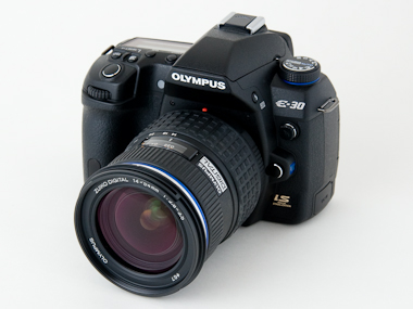 トイカメラやフィルムの味を表現するデジ一眼――オリンパス「E-30