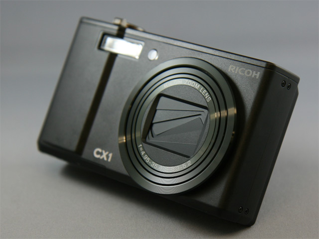 中身が大きく変わった“使って楽しいコンデジ”、リコー「CX1」（1/3