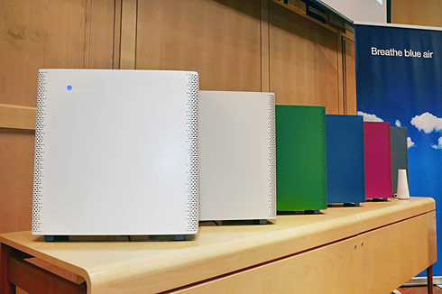 部屋の空気を見守る――スマホと連携する空気清浄機「ブルーエア センス