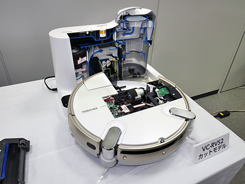 モップのゴミまで30日間おまかせ！――東芝のロボット掃除機「TORNEO