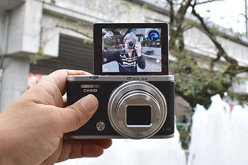 自撮りに最適、ほわほわんなポートレートも撮れちゃう超広角コンデジ