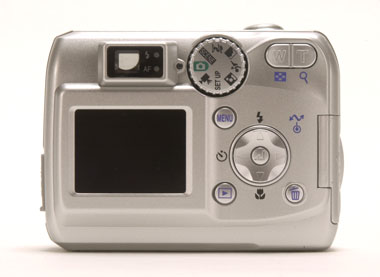 初心者にも使いやすい320万画素3倍ズーム機――ニコン COOLPIX 3200（1/3
