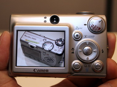 性能アップと小型軽量化を両立――キヤノン、新IXY DIGITAL「600」「55