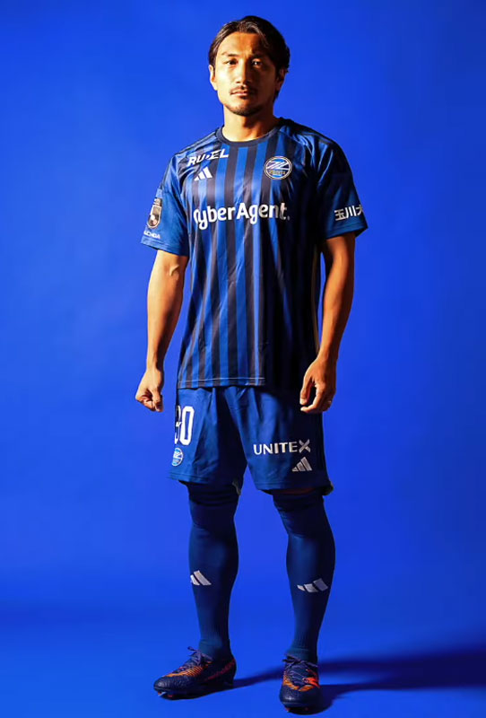 初のJ1へ！FC町田ゼルビアが2024新ユニフォームを発表 「細ストライプ